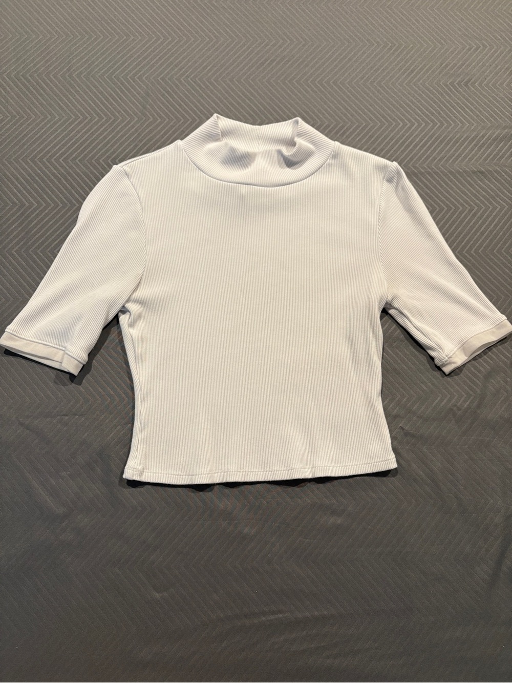 Alo Yoga white cropped ribbed mock neck tshirt Size S